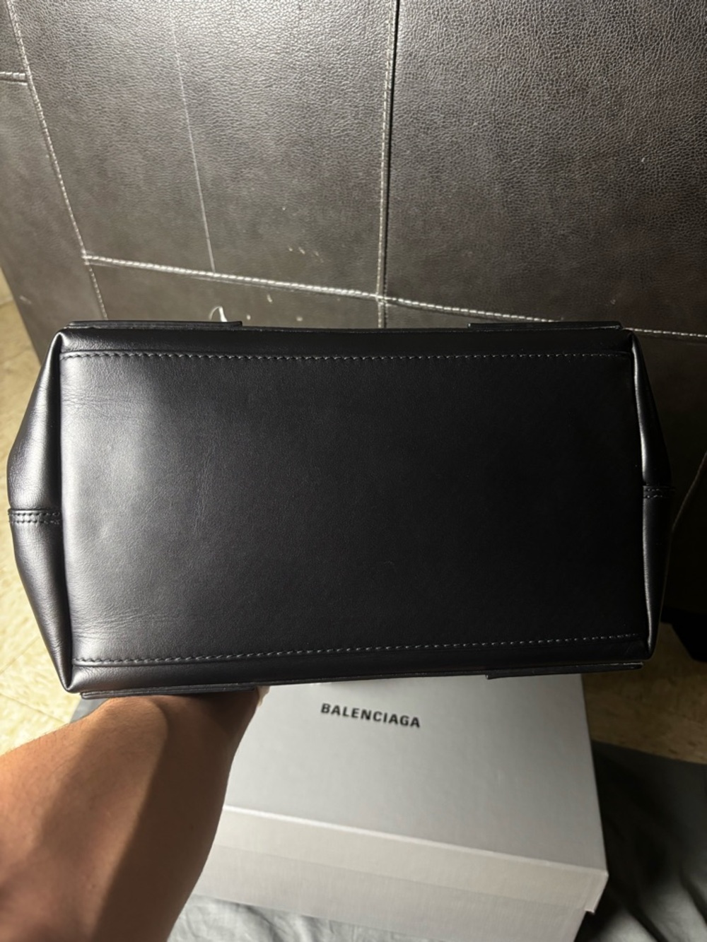 Balenciaga Black Leather Tote with Removable Zip Pouch - Picture 8 of 9